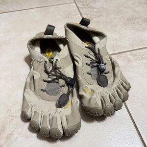 Vibram Five Fingers V-Alpha Women's Desert Sand Barefoot Shoes 37